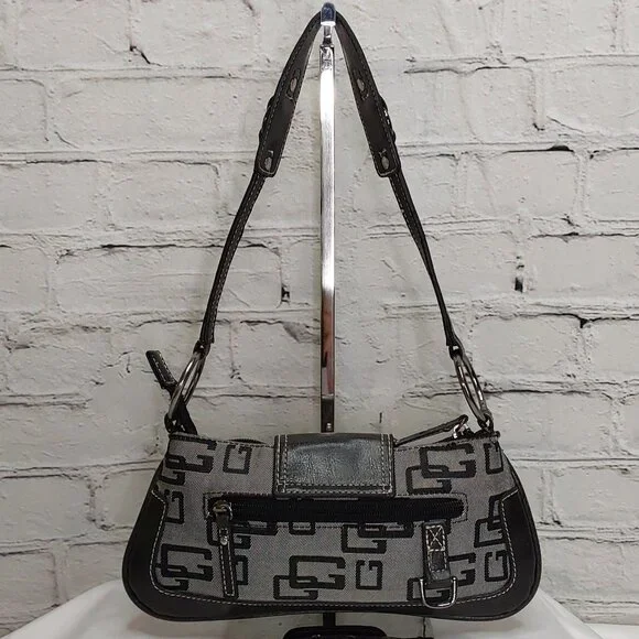 'GUESS' STUDDED MONOGRAM SHOULDER BAG SIGNATURE BIMBO BAGUETTE - Picture 3 of 16